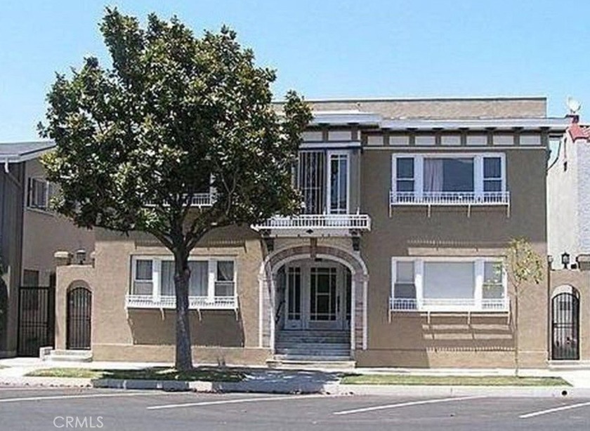 Beautiful and bright studio with a lot of character in this - Beach Condo for sale in Long Beach, California on Beachhouse.com