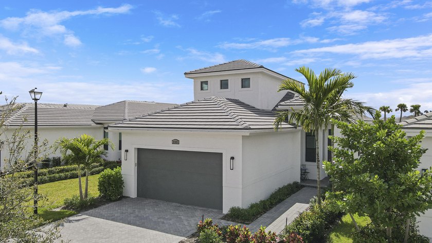 Room for everyone in this 3BR/3BA + bonus room or 4th bedroom - Beach Home for sale in Port Saint Lucie, Florida on Beachhouse.com