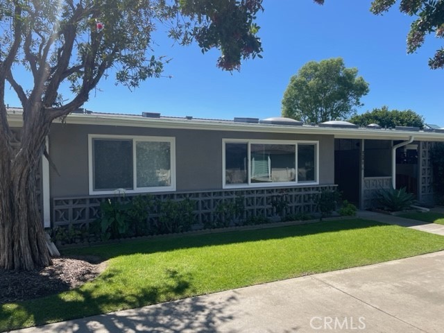 (Mutual 10-248-I)  Sitting on a courtyard with beautiful trees - Beach Apartment for sale in Seal Beach, California on Beachhouse.com