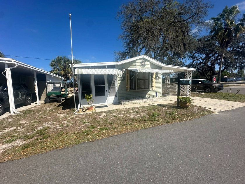 Escape the cold and make this charming 1987 Sunshine PT Park - Beach Home for sale in New Port Richey, Florida on Beachhouse.com