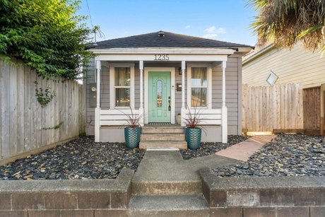 Quite possibly the CUTEST LITTLE HOUSE you'll ever see!  This - Beach Home for sale in Eureka, California on Beachhouse.com