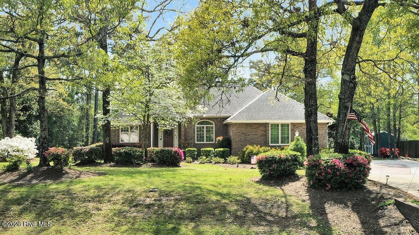 Lovely brick home on over a half acre lot that backs up to the - Beach Home for sale in Hampstead, North Carolina on Beachhouse.com