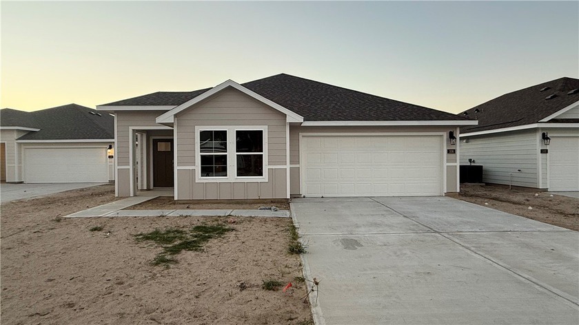 The Camden is a single story, 3 bedroom, 2 bath home on a - Beach Home for sale in Rockport, Texas on Beachhouse.com