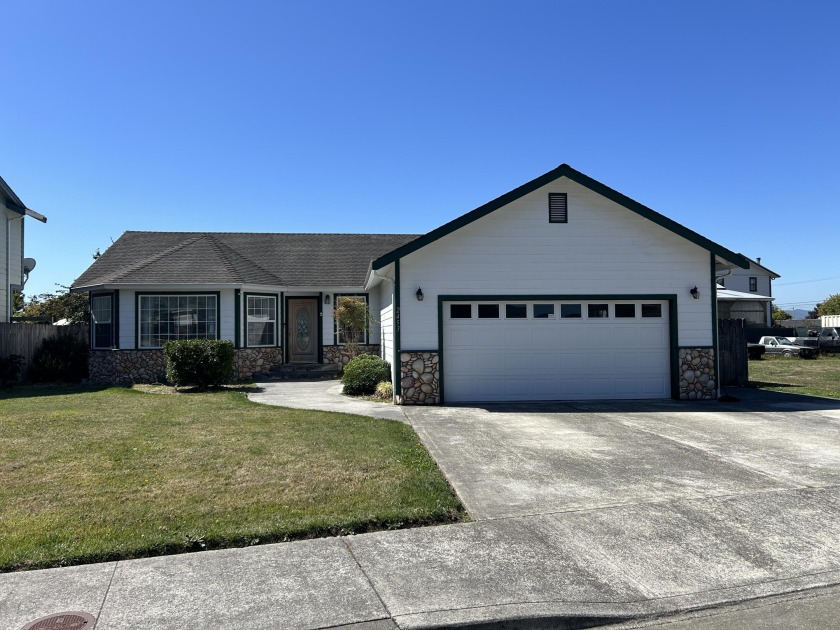 OPEN HOUSE 9/15 1-3 PM.   3-bedroom, 2-bath home, offering 1,480 - Beach Home for sale in Fortuna, California on Beachhouse.com