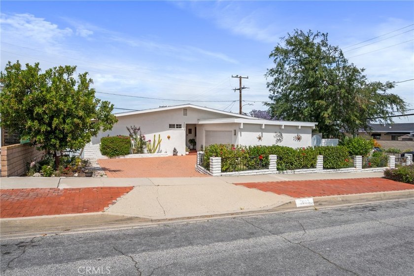 Nestled in the highly sought-after neighborhood of Rancho Palos - Beach Home for sale in Rancho Palos Verdes, California on Beachhouse.com