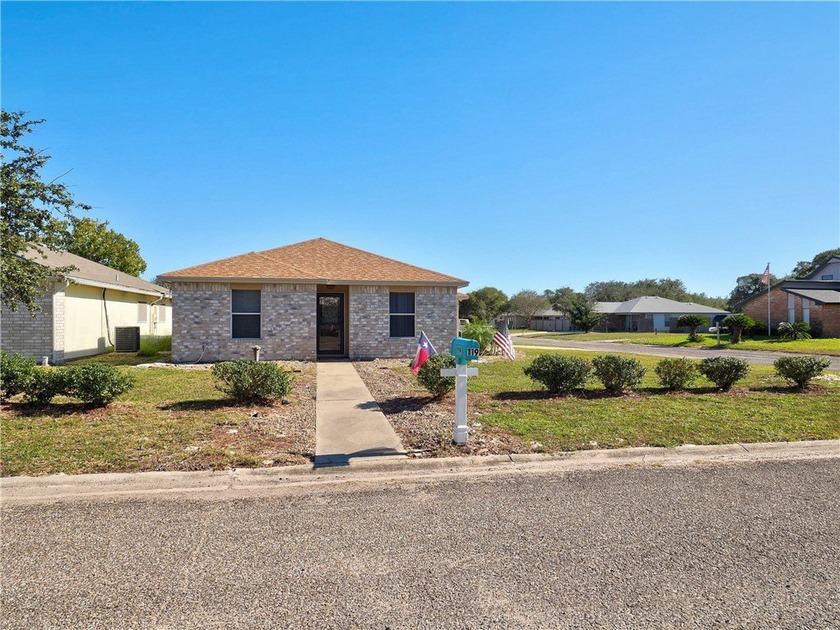 Charming, move in ready, 3-bedroom, 2 bath home on a desirable - Beach Home for sale in Aransas Pass, Texas on Beachhouse.com