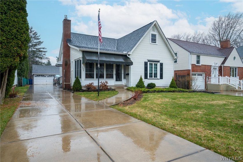 Welcome to 162 Ivyhurst Road an exceptionally well maintained 3 - Beach Home for sale in Buffalo, New York on Beachhouse.com