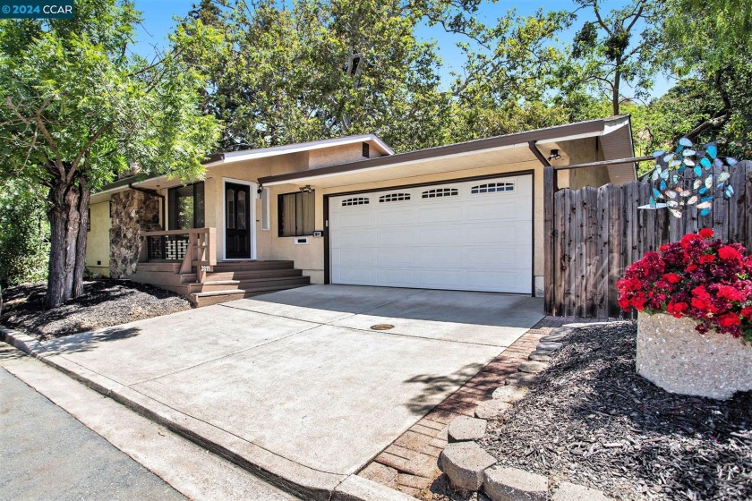 Rare find with amazing price! Single story home nestled at the - Beach Home for sale in Martinez, California on Beachhouse.com