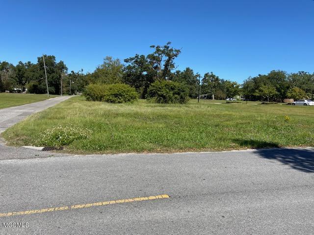 Walk to the beach...great property with so many possibilities! - Beach Commercial for sale in Gulfport, Mississippi on Beachhouse.com