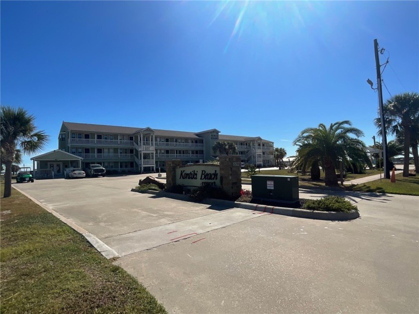 Welcome to this charming first-floor one level condo located in - Beach Condo for sale in Rockport, Texas on Beachhouse.com