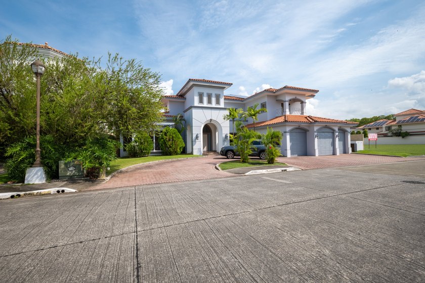 This exceptional 4-bedroom home in Villas del Mar, Costa del - Beach Home for sale in Panama City,  on Beachhouse.com