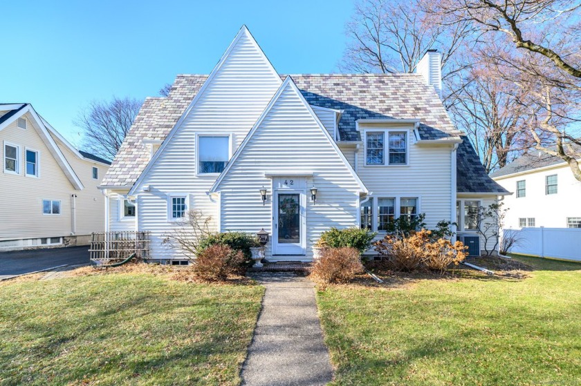 Welcome to the prestigious Hubbard Heights neighborhood! This - Beach Home for sale in Stamford, Connecticut on Beachhouse.com