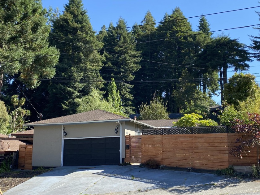 Beautiful single story home in a desireable neighborhood in - Beach Home for sale in Eureka, California on Beachhouse.com