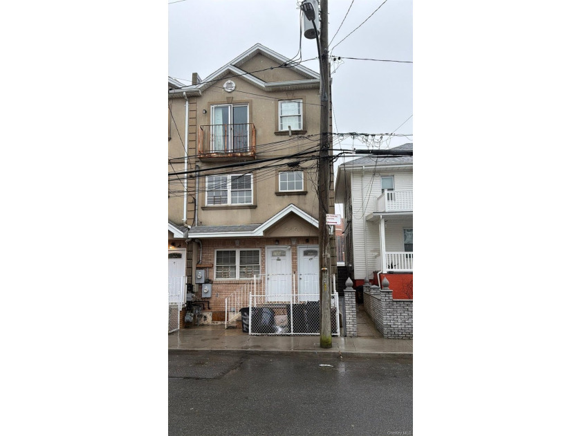 Brick 2 Family, built in 2007 features 2BR unit on 1st floor - Beach Home for sale in Far Rockaway, New York on Beachhouse.com