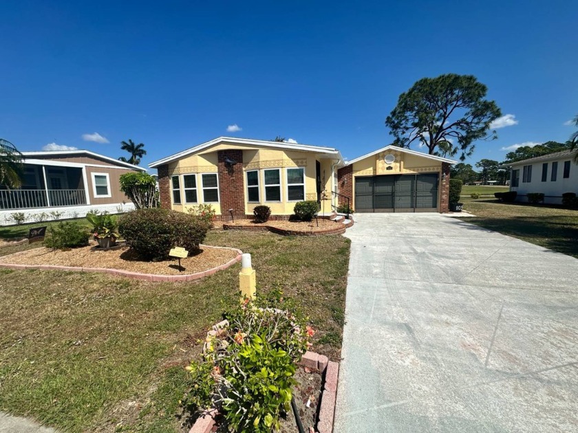 The sellers are motivated.   This well cared for 2 bedrooms/2 - Beach Home for sale in North Fort Myers, Florida on Beachhouse.com