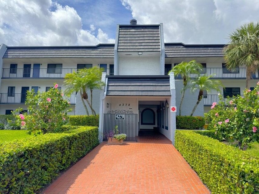 Welcome to your dream living space! Nestled in a serene all-age - Beach Condo for sale in Lake Worth, Florida on Beachhouse.com
