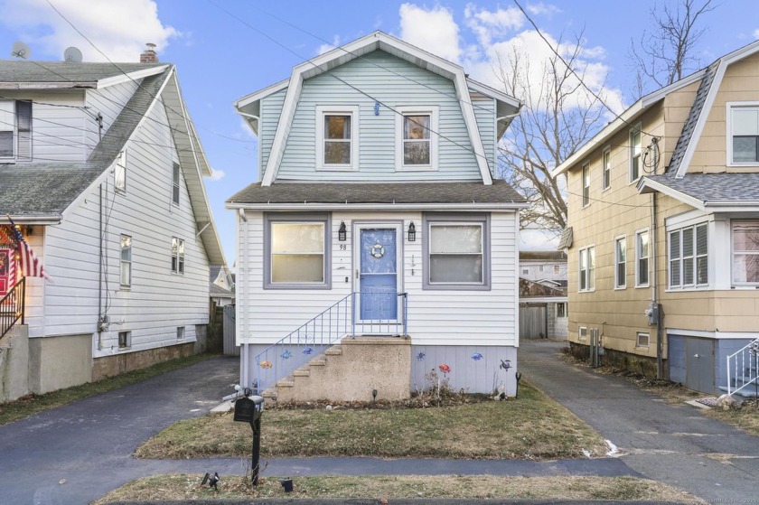 Welcome to 98 Henry St, East Haven CT. Located just a few blocks - Beach Home for sale in East Haven, Connecticut on Beachhouse.com