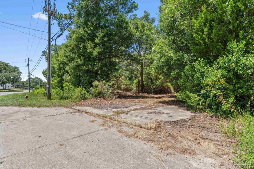 Discover an incredible opportunity with this waterfront vacant - Beach Lot for sale in Pensacola, Florida on Beachhouse.com
