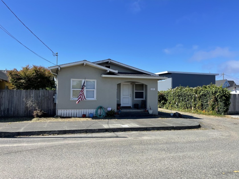 **Charming 2-Bedroom Bungalow in the Heart of Henderson - Beach Home for sale in Eureka, California on Beachhouse.com