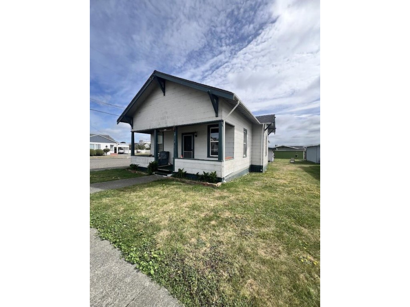 Built in the early 1900's, this home in Ferndale showcases a - Beach Home for sale in Ferndale, California on Beachhouse.com