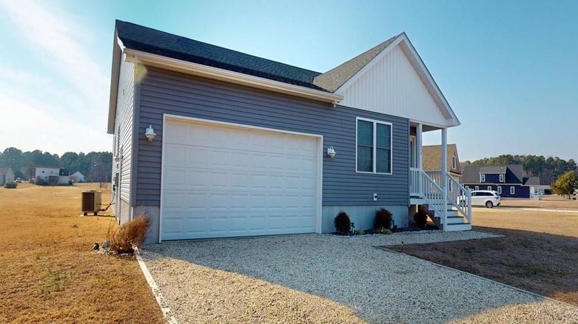 Welcome home! This Leeward Model by Grace is just a few years - Beach Home for sale in Greenbackville, Virginia on Beachhouse.com