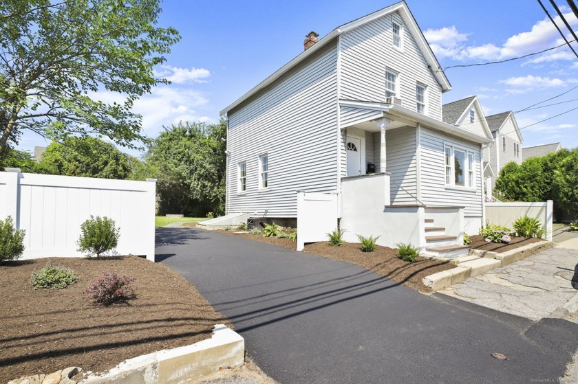 A quint slice of paradise awaits its new owner! This charming 2 - Beach Home for sale in Stamford, Connecticut on Beachhouse.com