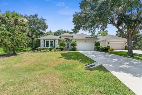 Enjoy Florida living at its finest! This beautiful Courtyard - Beach Home for sale in Homosassa, Florida on Beachhouse.com