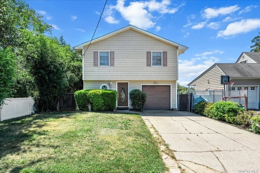 Welcome to this charming Hi-Ranch style home located in the - Beach Home for sale in Amity Harbor, New York on Beachhouse.com