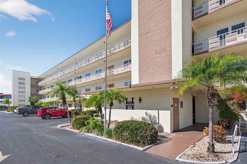PRICE REDUCED - STEAL THIS RENOVATED AND FULLY FURNISHED - Beach Condo for sale in St. Petersburg, Florida on Beachhouse.com