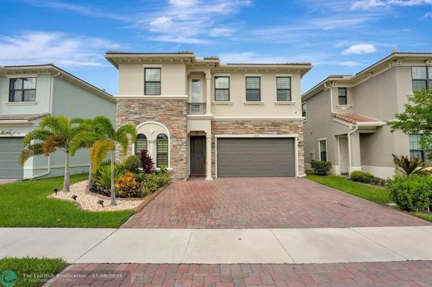 Welcome to Coral Lago in Coral Springs, Florida! This 5-bedroom - Beach Home for sale in Coral Springs, Florida on Beachhouse.com