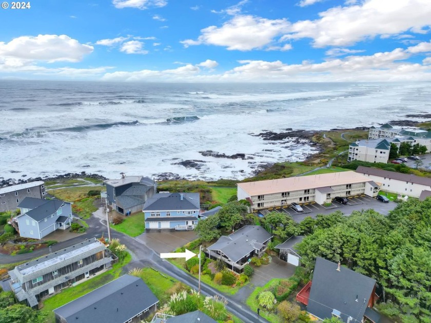 You will enjoy watching the waves crashing on the rocks from the - Beach Home for sale in Yachats, Oregon on Beachhouse.com