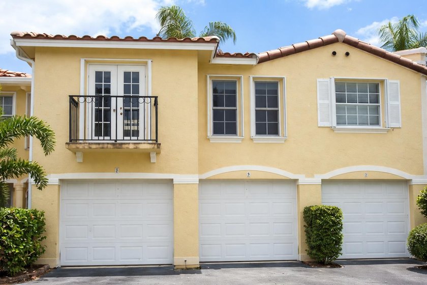 Light-filled 1BR/1BA second-floor condo with private garage in - Beach Condo for sale in Lake Park, Florida on Beachhouse.com