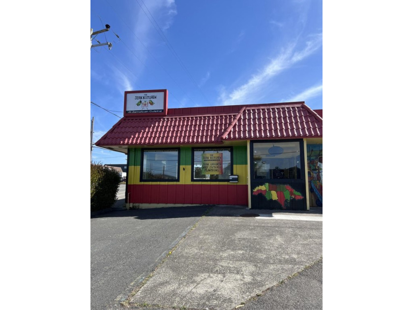 Is it your dream to own a restaurant? Well, here is the perfect - Beach Commercial for sale in Eureka, California on Beachhouse.com