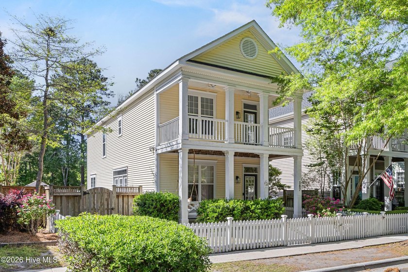 Welcome to coastal charm in the heart of ' The Loop'--where - Beach Home for sale in Wilmington, North Carolina on Beachhouse.com