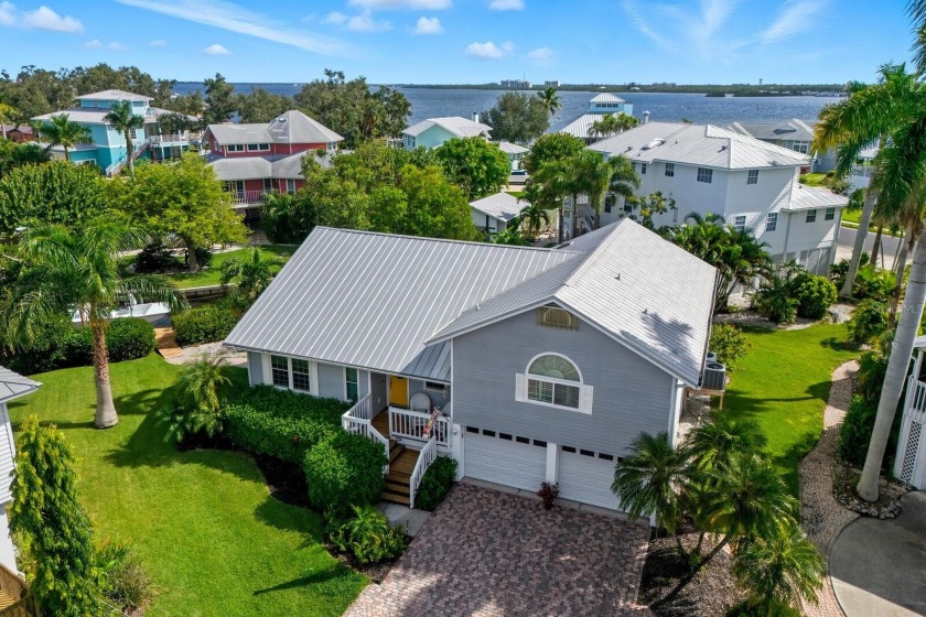EASILY ONE OF THE BEST WATERFRONT BUYS ON SNEAD ISLAND!!! This - Beach Home for sale in Palmetto, Florida on Beachhouse.com