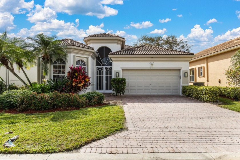 This immaculate 3-bedroom & a den/office home in the highly - Beach Home for sale in Delray Beach, Florida on Beachhouse.com