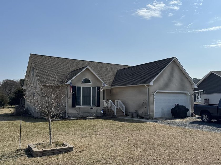 Large home located on an oversized lot in Captain's Cove - Beach Home for sale in Greenbackville, Virginia on Beachhouse.com