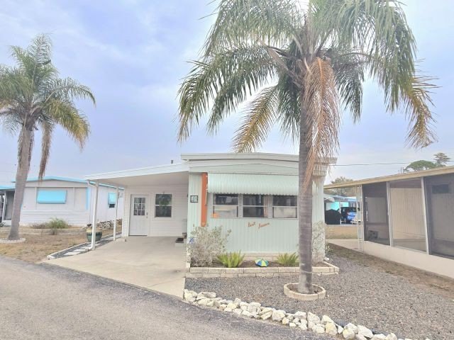 Beautiful and Spotless home ready to move in, Active 55 Plus - Beach Home for sale in St. Petersburg, Florida on Beachhouse.com