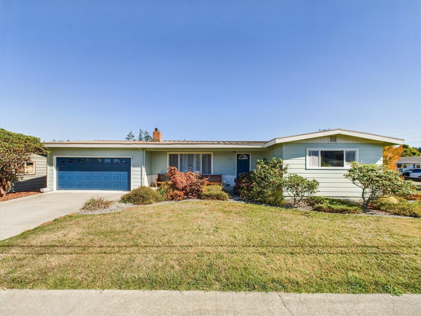 Charming mid-century 3-bed, 2-bath home located in a popular - Beach Home for sale in Mckinleyville, California on Beachhouse.com