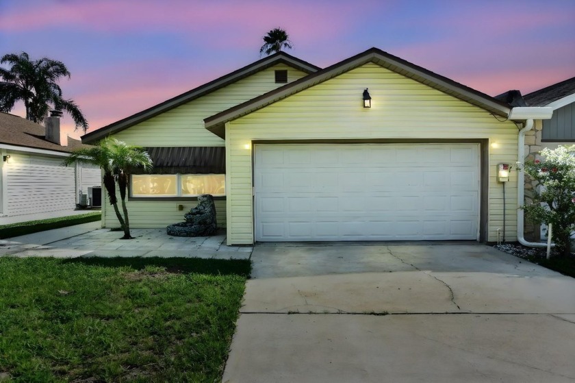 One or more photo(s) has been virtually staged. Discover the - Beach Home for sale in New Port Richey, Florida on Beachhouse.com