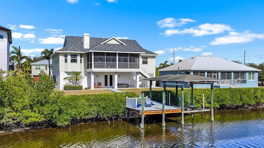 WATERFRONT 3-bed/2-bath home with COVERED BOAT LIFT and OPEN - Beach Home for sale in Ruskin, Florida on Beachhouse.com