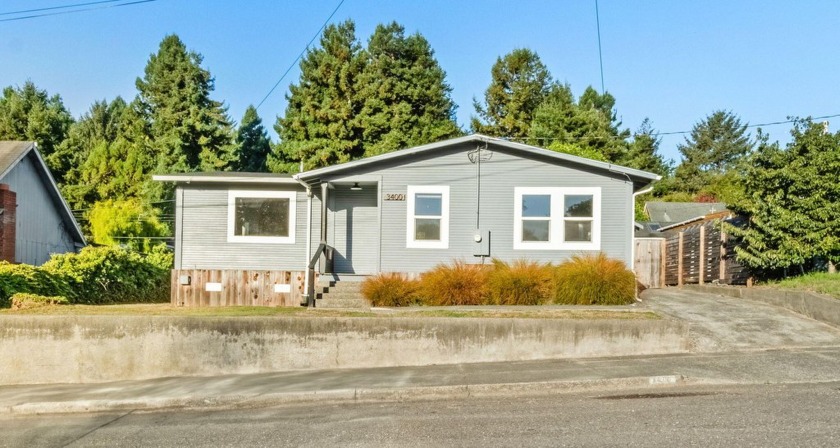 Come tour this charming and character-filled residence. Boasting - Beach Home for sale in Eureka, California on Beachhouse.com