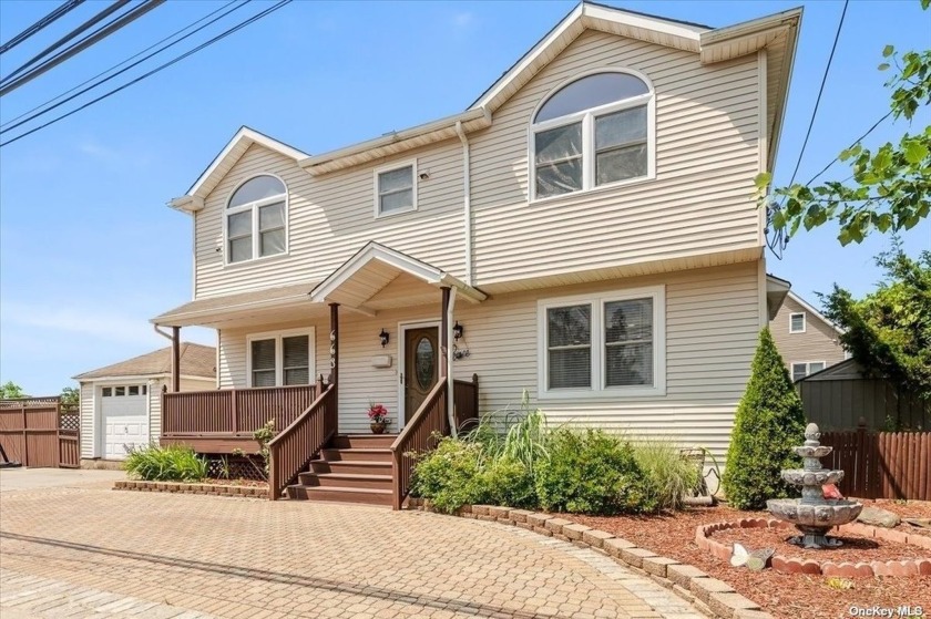 Bring Your Boat! Updated Waterfront Colonial on cul-de-sac, 5 - Beach Home for sale in Baldwin, New York on Beachhouse.com