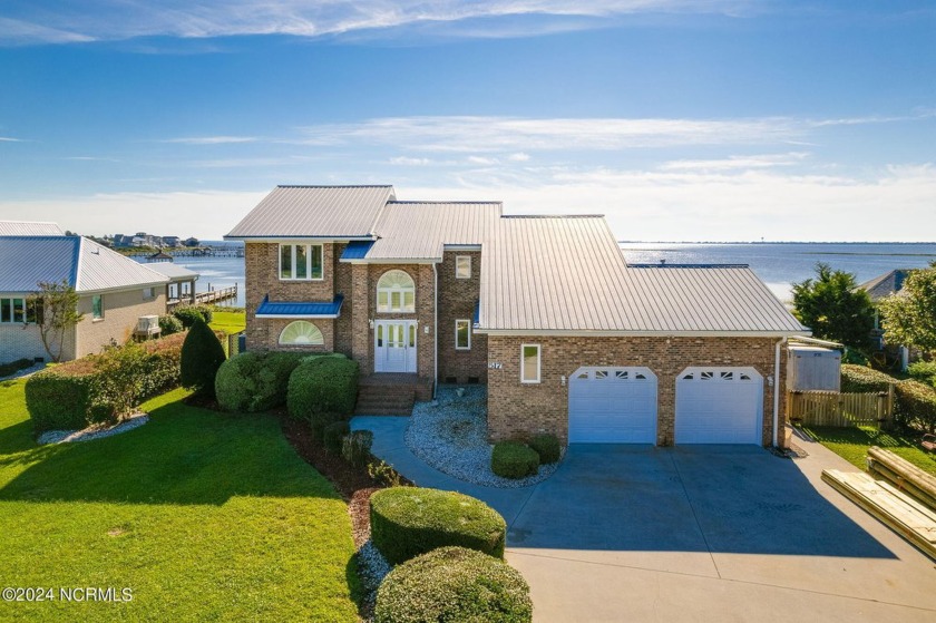 Welcome to 517 Blue Heron Drive, a stunning waterfront property - Beach Home for sale in Newport, North Carolina on Beachhouse.com