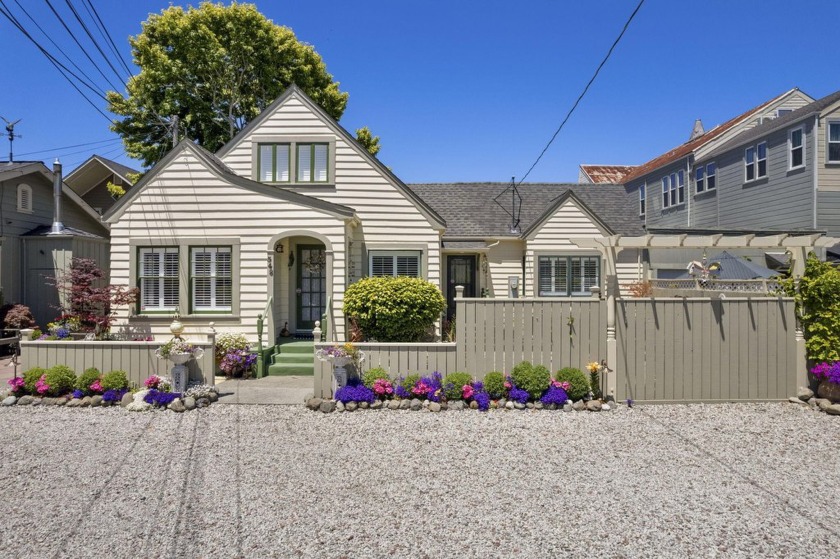 This home, affectionately known as ''The Cottage'', is centrally - Beach Home for sale in Ferndale, California on Beachhouse.com