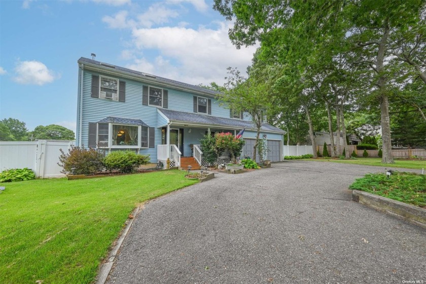 Beautifully maintained 2,810 interior square foot home - Beach Home for sale in Shirley, New York on Beachhouse.com