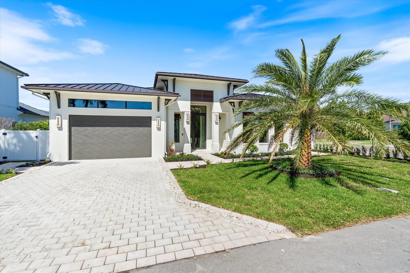 Lake Life Lake Ida Experience the pinnacle of coastal luxury - Beach Home for sale in Delray Beach, Florida on Beachhouse.com