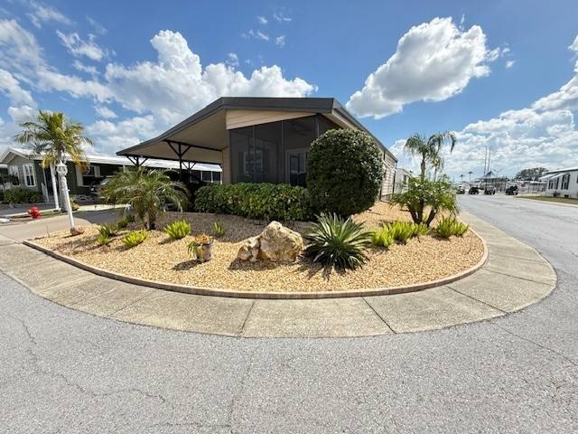 NON FLOOD ZONE!!! Beautifully maintained, warm, and welcoming - Beach Home for sale in Tarpon Springs, Florida on Beachhouse.com