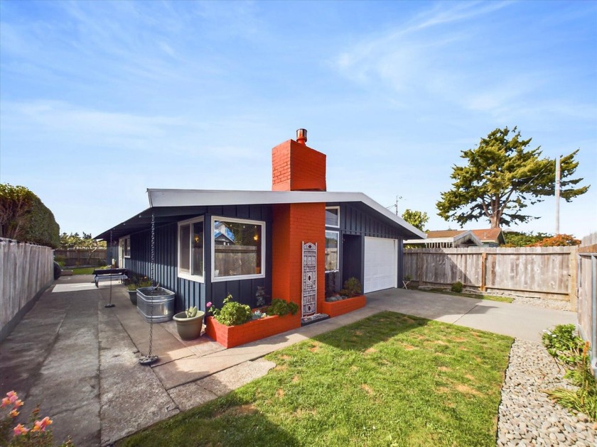 Discover a gem in Eureka! This well-maintained 3-bedroom - Beach Home for sale in Eureka, California on Beachhouse.com