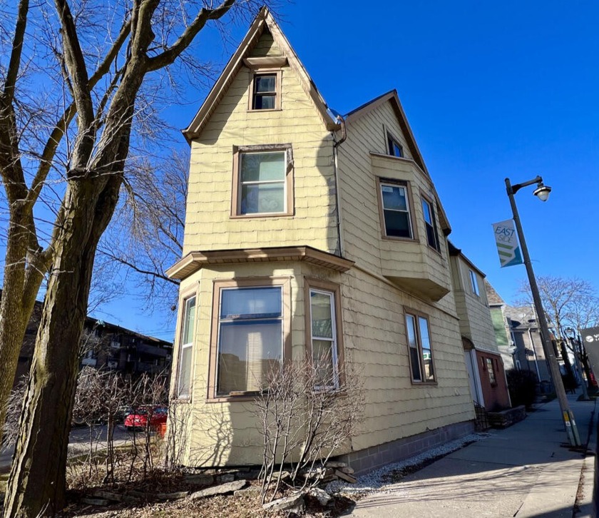 Investment opportunity in the sought-after Upper East Side! - Beach Home for sale in Milwaukee, Wisconsin on Beachhouse.com